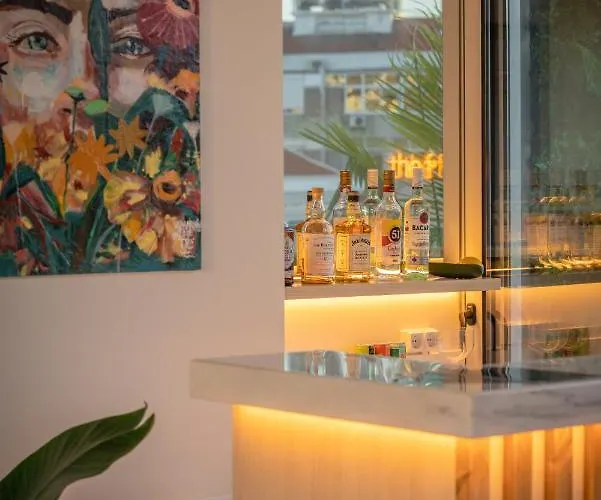 We Hate F Tourists * Lissabon