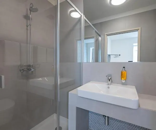 We Hate F Tourists Hostel Lissabon