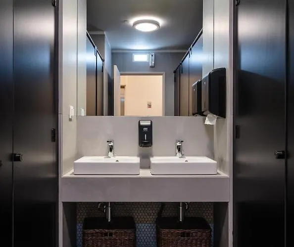 We Hate F Tourists Hostel Lissabon