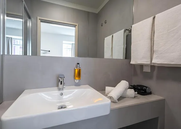 بيت شباب We Hate F Tourists *