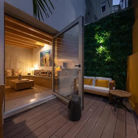 We Hate F Tourists Lizbona