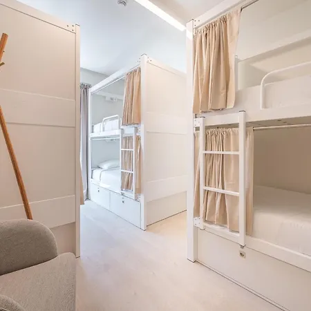 We Hate F Tourists Hostel Lizbona