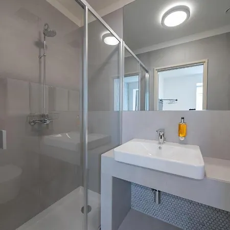 We Hate F Tourists Hostel Lizbona